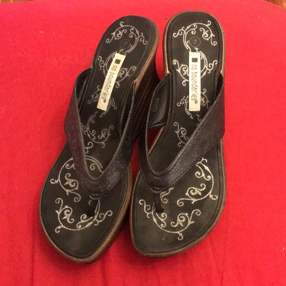 Black/brown Wedge Thong Sandals